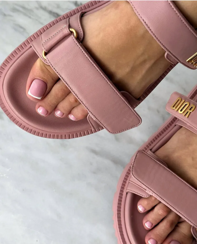 Pedicure curativo,scrub e smalto, Hello Beauty Roma
